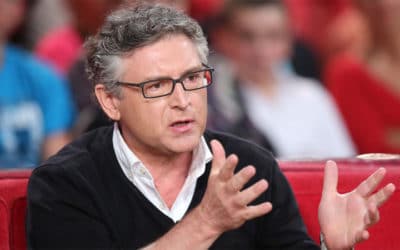 Quand Michel Onfray dénonce la schizophrénie des médias de masse…