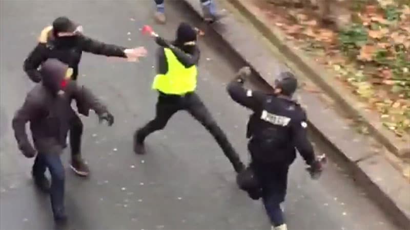 Agressions de journalistes, les antifas en première ligne